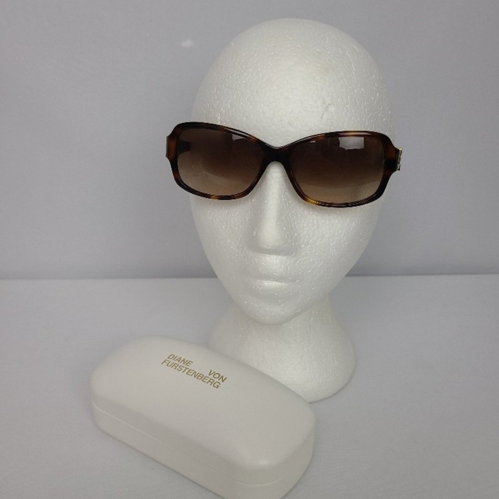 Diane Von Furstenberg Sunglasses & Case DVF592S FAITH